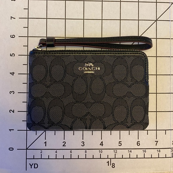 Coach Small Wristlet - Picture 4 of 10